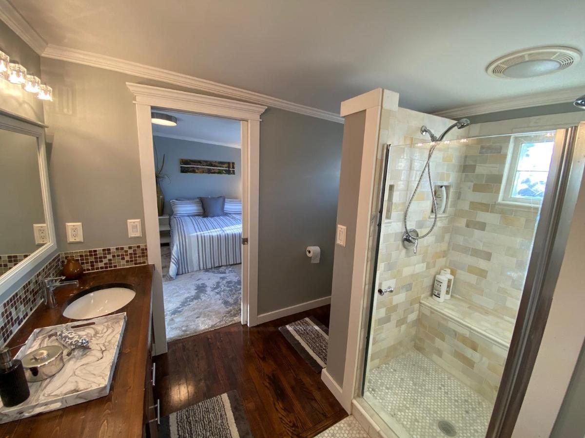 Here It Is! Cool Cape Cod-3 Br-2.5 Bath-12 Guests Олатей Екстериор снимка