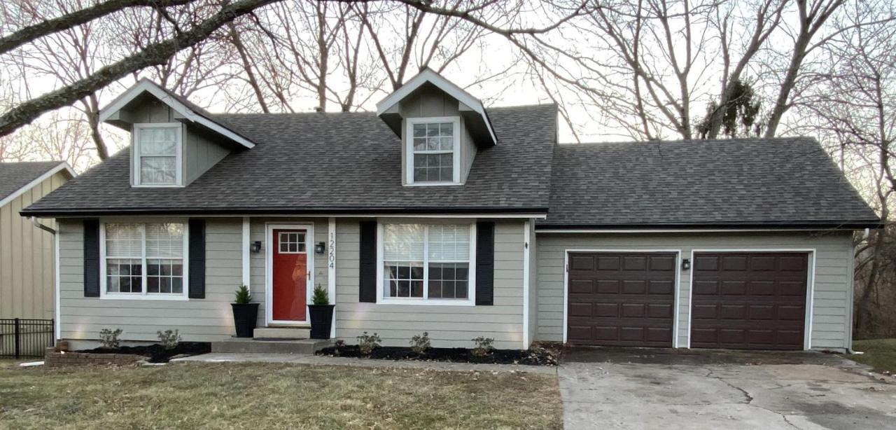 Here It Is! Cool Cape Cod-3 Br-2.5 Bath-12 Guests Олатей Екстериор снимка