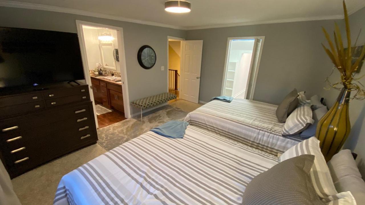 Here It Is! Cool Cape Cod-3 Br-2.5 Bath-12 Guests Олатей Екстериор снимка