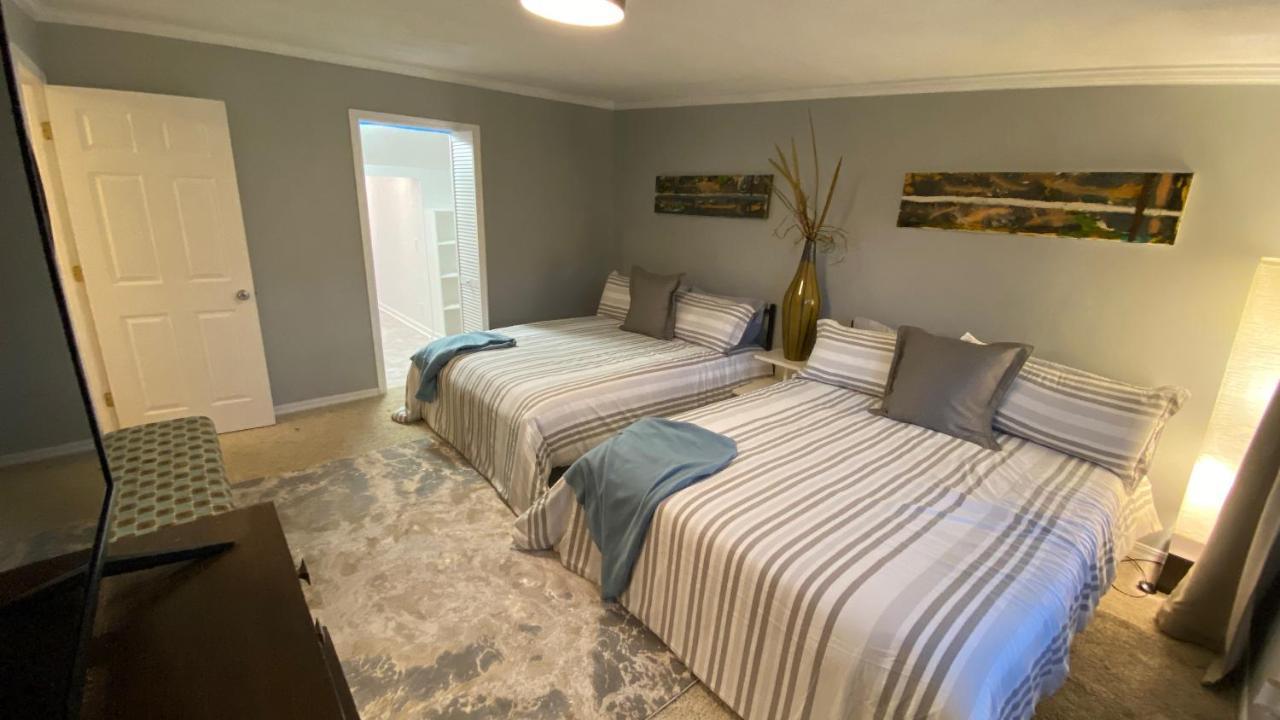 Here It Is! Cool Cape Cod-3 Br-2.5 Bath-12 Guests Олатей Екстериор снимка