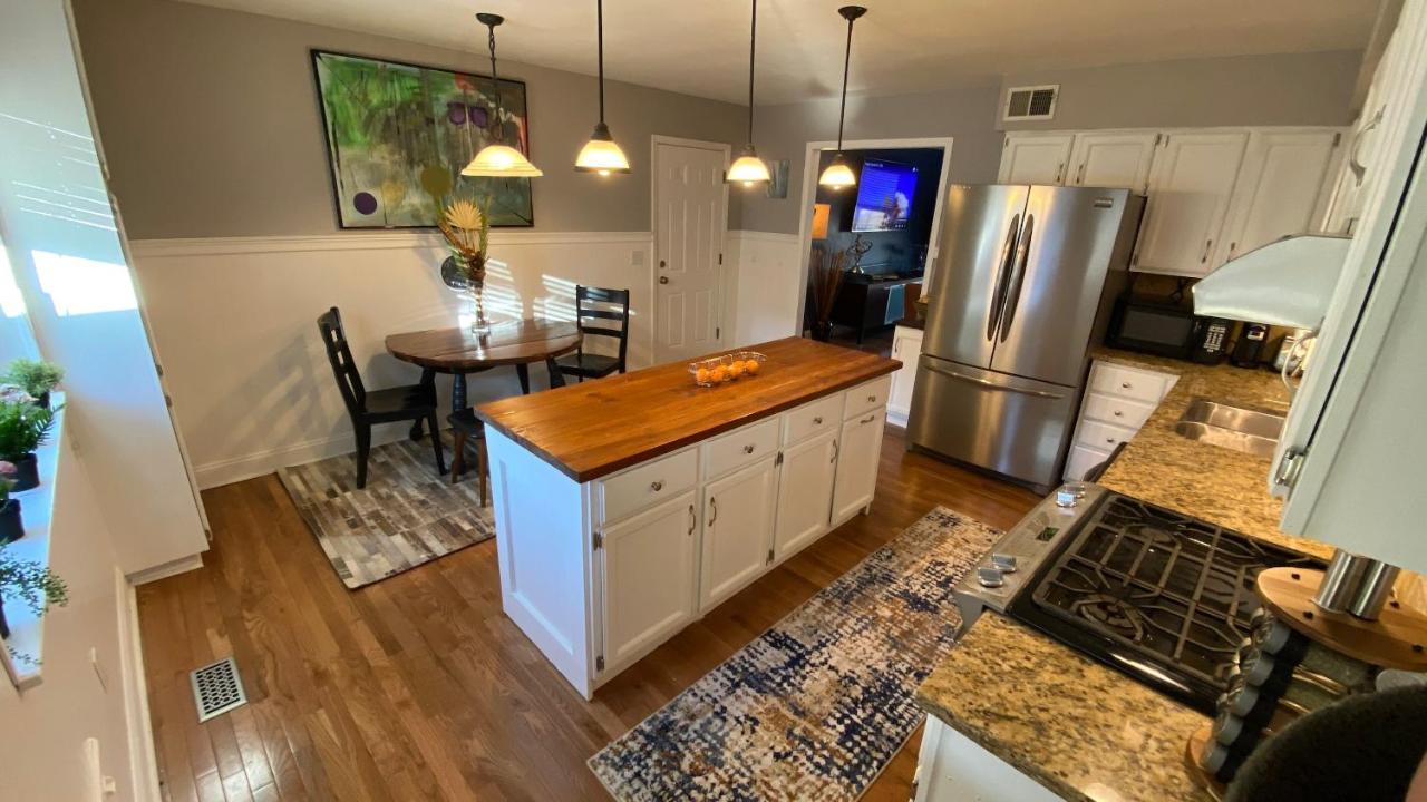 Here It Is! Cool Cape Cod-3 Br-2.5 Bath-12 Guests Олатей Екстериор снимка