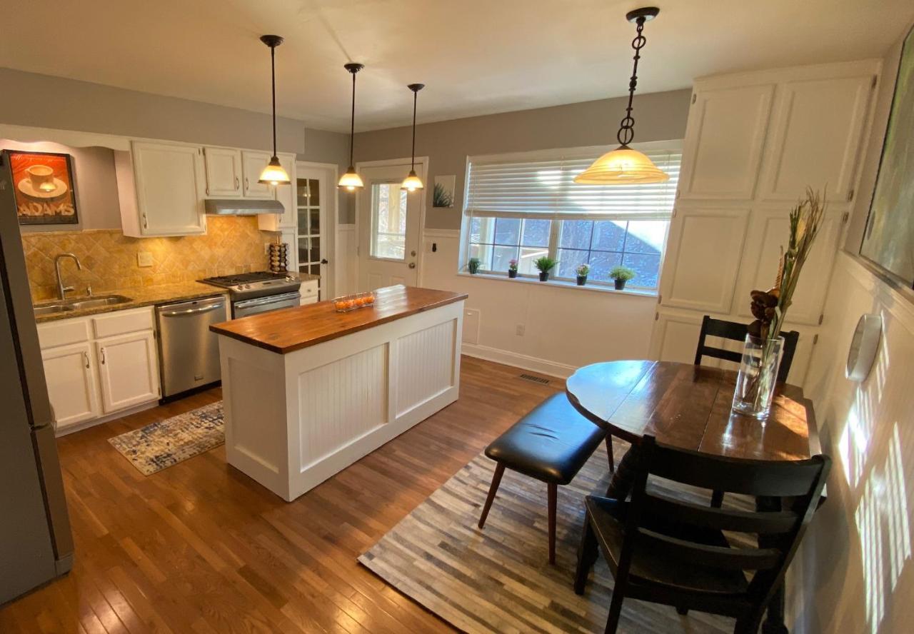 Here It Is! Cool Cape Cod-3 Br-2.5 Bath-12 Guests Олатей Екстериор снимка